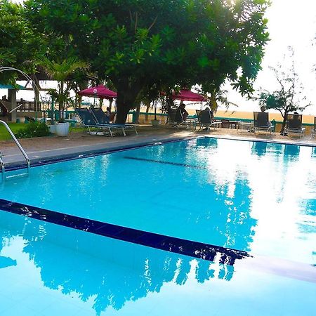 Topaz Beach Hotel Negombo Buitenkant foto