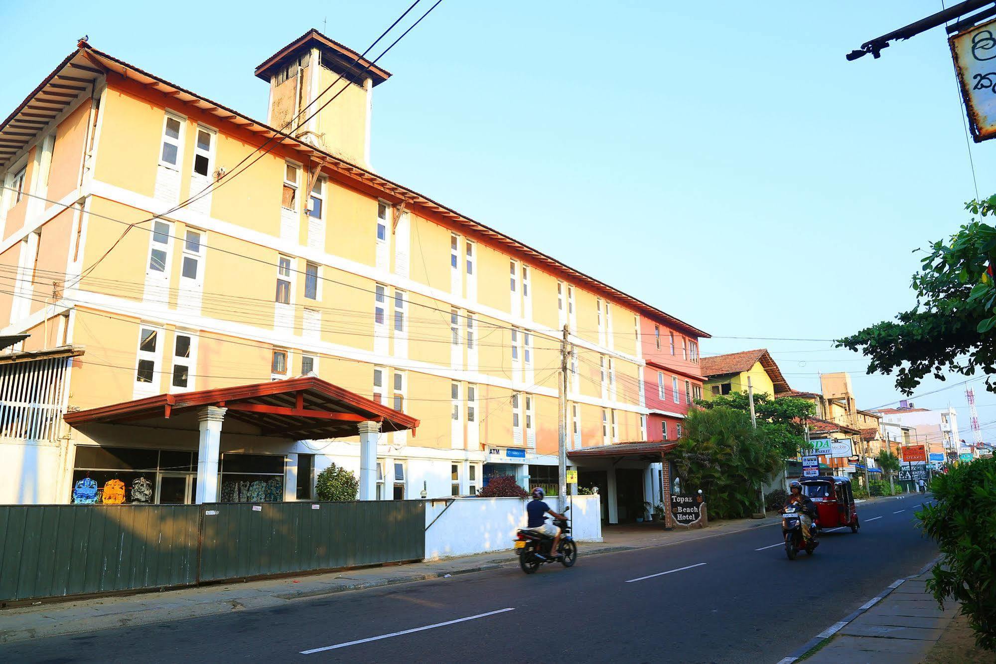 Topaz Beach Hotel Negombo Buitenkant foto