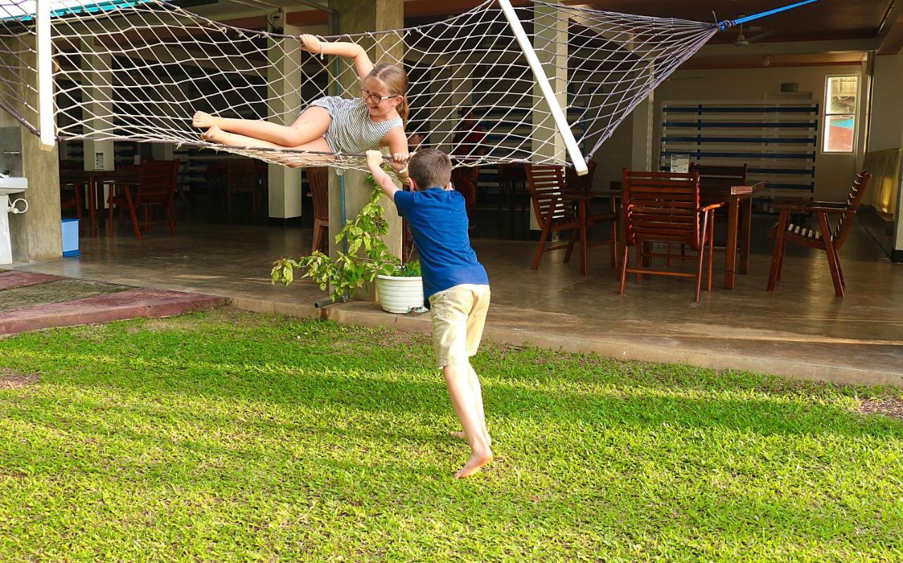 Topaz Beach Hotel Negombo Buitenkant foto